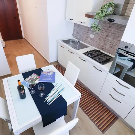 Casa Aurora A Tatil Evi